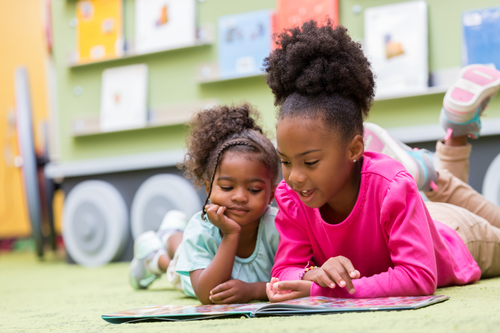 kids-reading-area-children-reading-together-en-1644261296.png